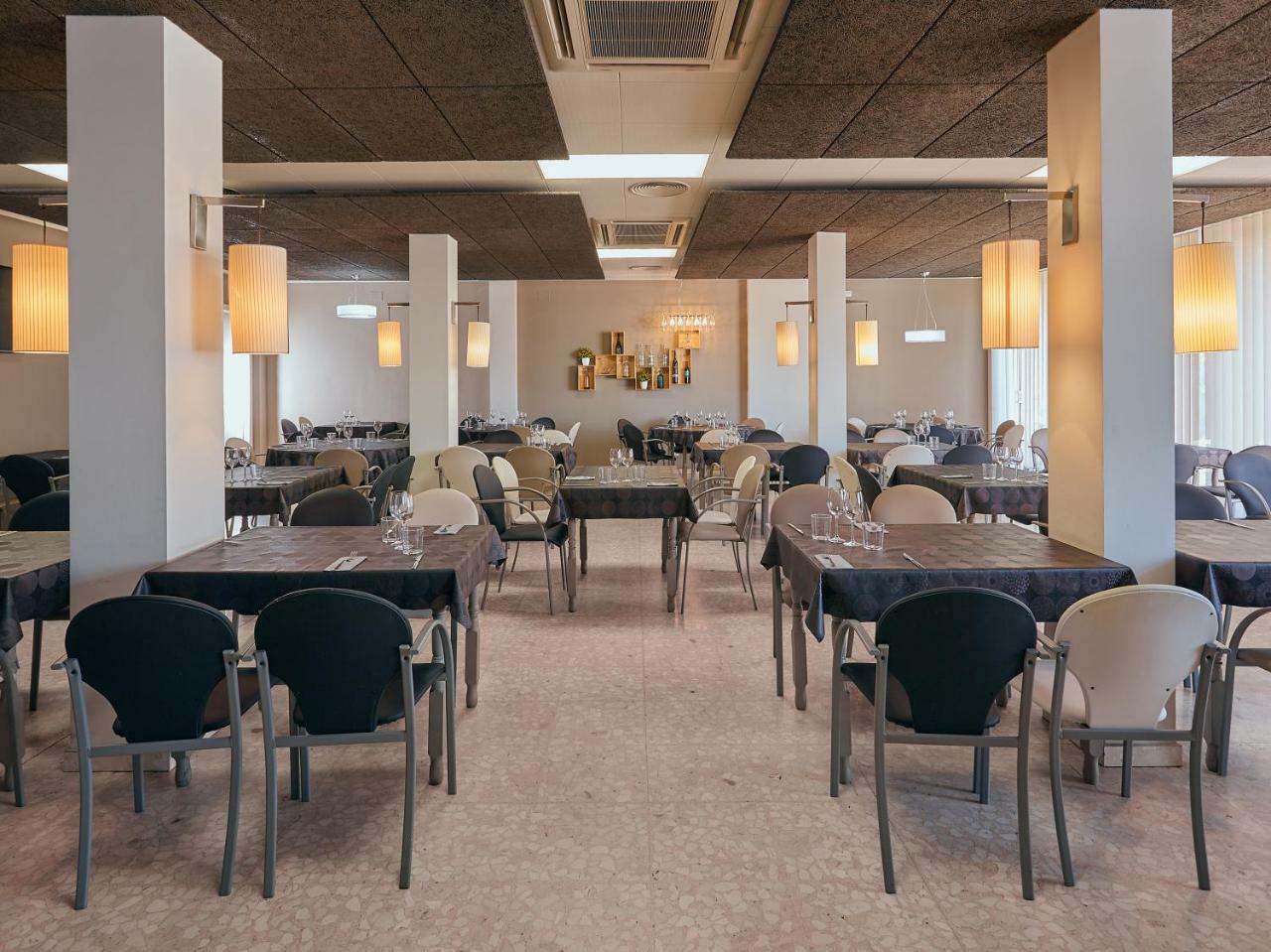 Hostal Nobadis Cervera  Exteriér fotografie