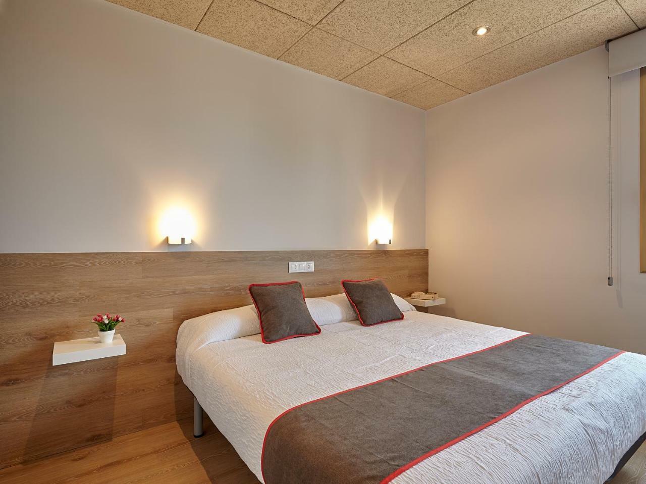 Hostal Nobadis Cervera  Exteriér fotografie